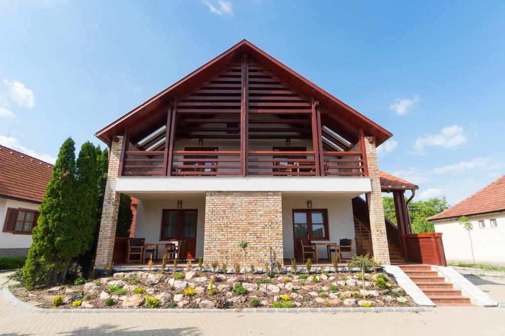 Magita Hotel Basko Exterior photo